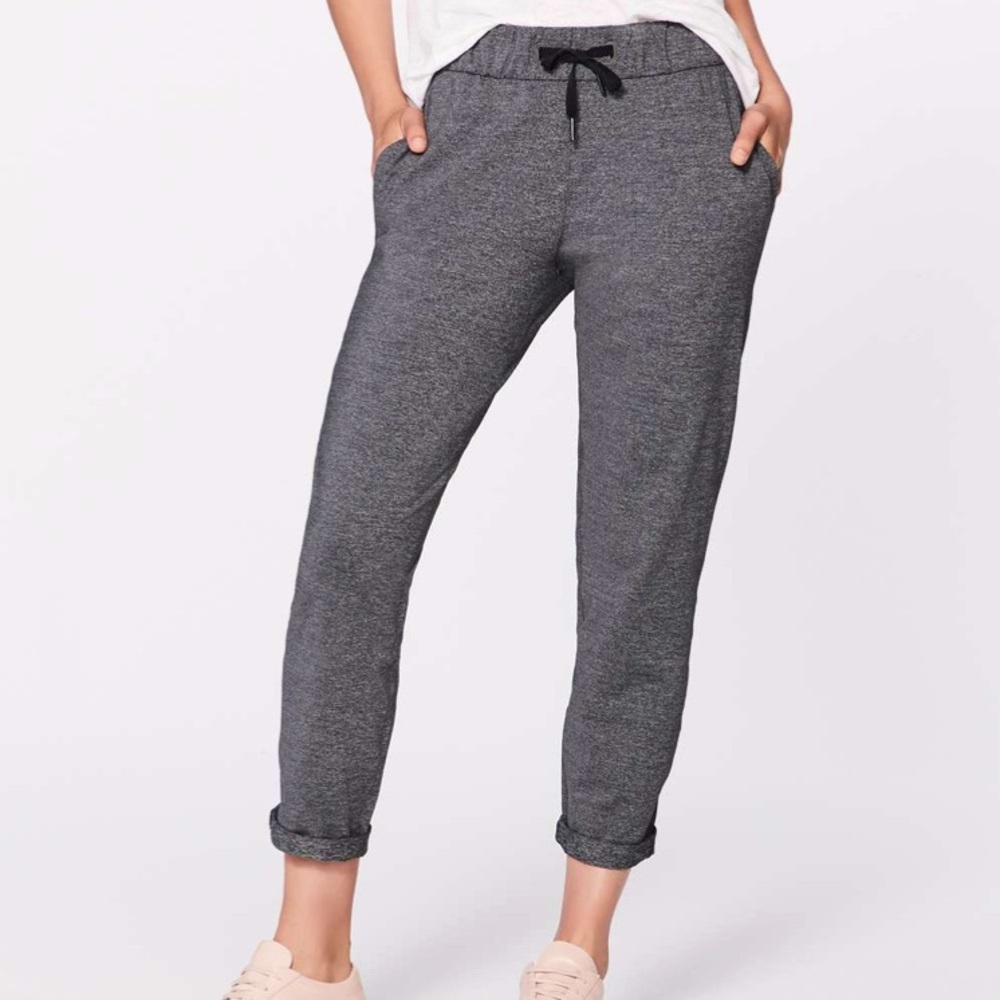 Lululemon | Gray On The Fly Pant 28"  Taper Jogger Size 2